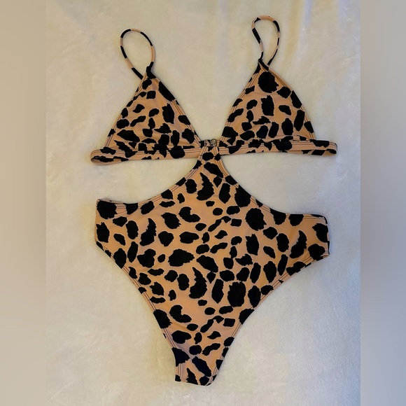 Matte Collection Leopard One Piece - Picture 1 of 1
